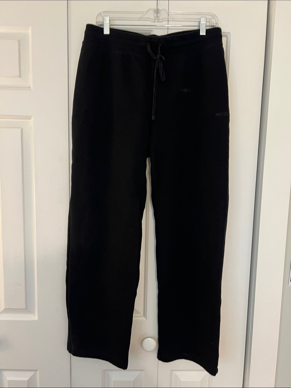 Aritzia Black Women’s Sweatpants with Drawstring